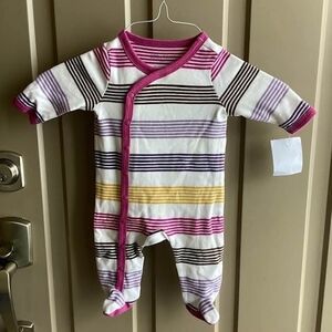 💜3/$15 5/$20 7/$25💜Girls Sz 3-6 Month Onesie